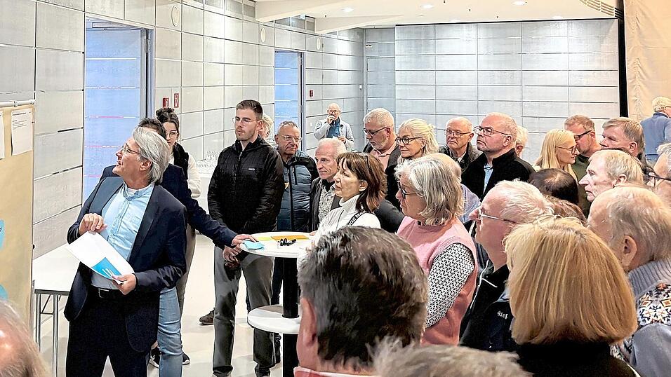 Tourismus, Aufenthaltsqualität, digitale Präsenz und Vermarktung sowie Mobilität und Erreichbarkeit lauteten die Themen der Workshops. Die meisten Bürger diskutierten mit Leitendem Baudirektor Oliver Vetter-Gindele über die Aufenthaltsqualität.