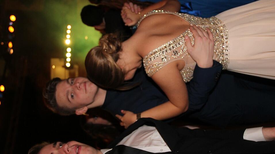 Die Bilder vom Abschlussball der Tanzschule Seidel in der Fraunhofer-Halle am 28. November. Die Bilder vom Abschlussball der Tanzschule Seidel in der Fraunhofer-Halle am 28. November.