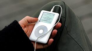 Mit 1.000 Songs auf einer Festplatte ließ der iPod ganze Musiksammlungen mitnehmen. (Archivbild) Mit 1.000 Songs auf einer Festplatte ließ der iPod ganze Musiksammlungen mitnehmen. (Archivbild)
