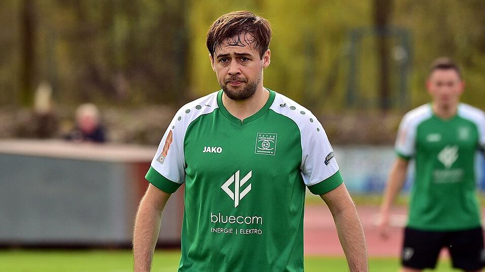 Drei Monate bildete Michael Faber mit Dominik Schmöller ein Spielertrainerduo, nun aber trennen sich Verein und Faber. Drei Monate bildete Michael Faber mit Dominik Schmöller ein Spielertrainerduo, nun aber trennen sich Verein und Faber.