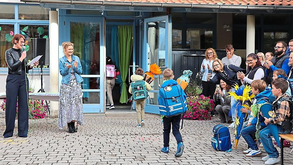 Für die Erstklässler der Grundschule Cham und deren Eltern beginnt ein neuer Lebensabschnitt.