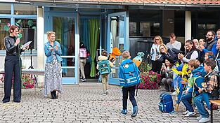 Für die Erstklässler der Grundschule Cham und deren Eltern beginnt ein neuer Lebensabschnitt.