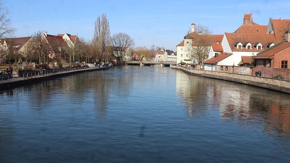 Bei Sonnenschein macht ein Stadtspaziergang gleich noch viel mehr Spaß. Bei Sonnenschein macht ein Stadtspaziergang gleich noch viel mehr Spaß.