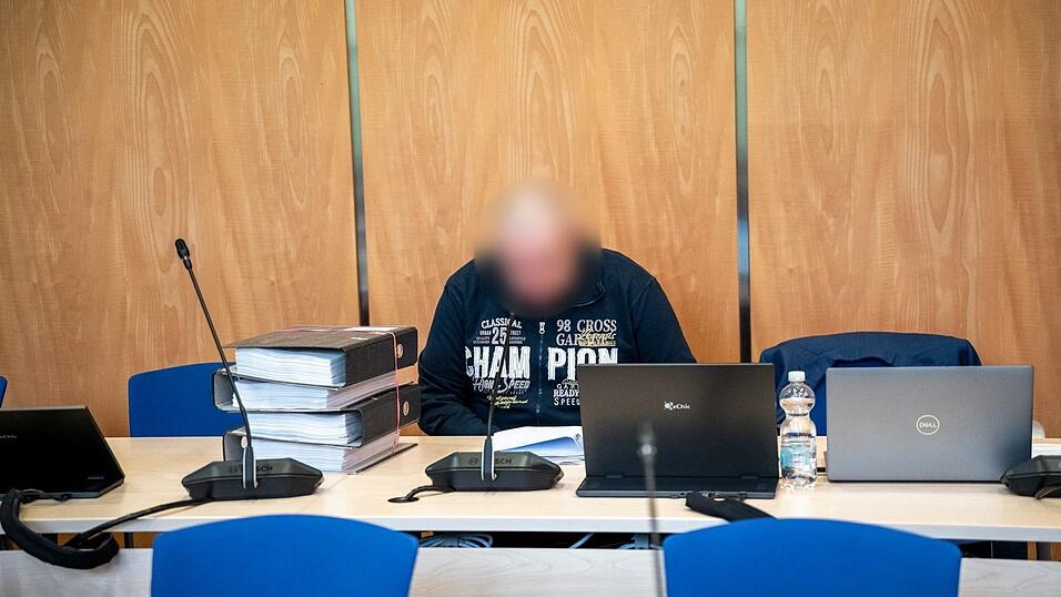 Der Angeklagte hat eingeräumt, die Frau mit einem Kabel erdrosselt zu haben. (Archivbild)