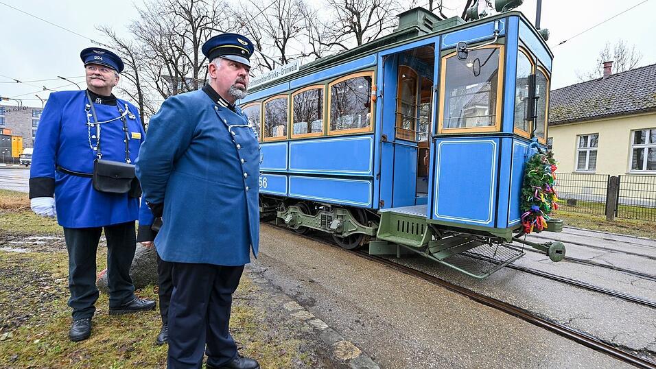 In den fr&uuml;heren Trambahnwagen gab es Schaffner.