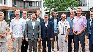 Der aktuelle Vorstand und Aufsichtsrat mit dem neu gewählten Aufsichtsratsvorsitzenden Bürgermeister Valentin Walk. Der aktuelle Vorstand und Aufsichtsrat mit dem neu gewählten Aufsichtsratsvorsitzenden Bürgermeister Valentin Walk.