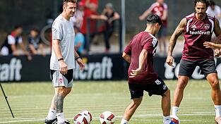 Miroslav Klose (l) geht beim 1. FC Nürnberg in seine dritte Saison als Trainer. (Archivbild) Miroslav Klose (l) geht beim 1. FC Nürnberg in seine dritte Saison als Trainer. (Archivbild)