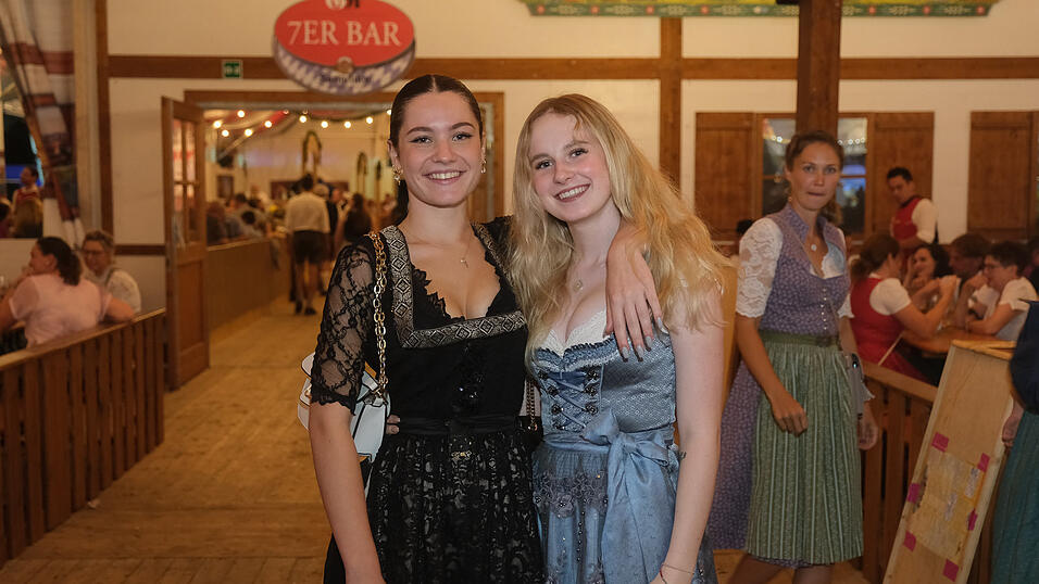 Die Partybilder vom Dienstag, 15. August 2023, aus dem Festzelt Greindl. Die Partybilder vom Dienstag, 15. August 2023, aus dem Festzelt Greindl.