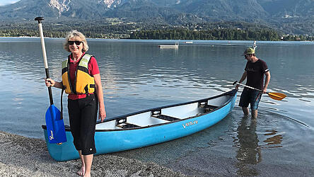 Die Kulisse ist prächtig für eine Kanufahrt auf dem See.