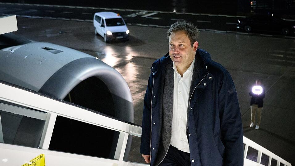 Klingbeil (SPD) reist als erster Minister der schwarz-roten Bundesregierung nach China - Außenminister Johann Wadephul (CDU) hatte seine Reise zuvor verschoben. Klingbeil (SPD) reist als erster Minister der schwarz-roten Bundesregierung nach China - Außenminister Johann Wadephul (CDU) hatte seine Reise zuvor verschoben.