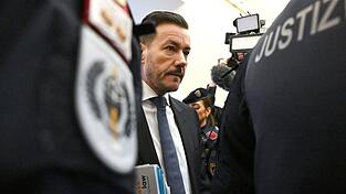 Der österreichische Investor und eine Mitangeklagte müssen sich wegen des Verdachts der Gläubigerschädigung verantworten. (Archivbild)