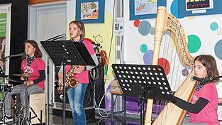 Musikalischer Auftakt mit Lilli, Christine und Leni.