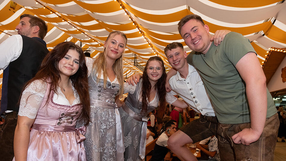 Die Partybilder vom Sonntag, 13. August 2023, aus dem Festzelt Nothaft. Die Partybilder vom Sonntag, 13. August 2023, aus dem Festzelt Nothaft.