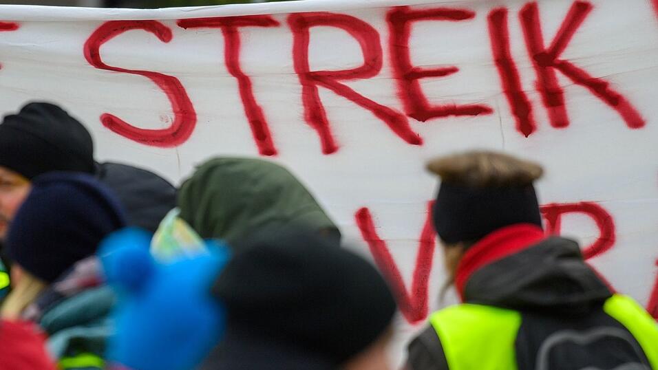 Wie hier in Magdeburg soll es in der kommenden Woche noch einmal viele Warnstreiks geben. (Archivbild) Wie hier in Magdeburg soll es in der kommenden Woche noch einmal viele Warnstreiks geben. (Archivbild)
