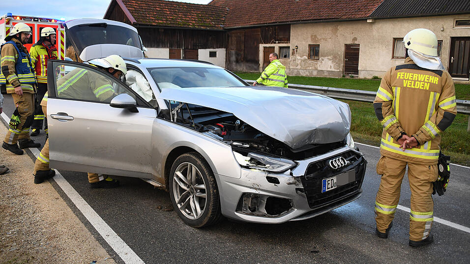 Zahlreiche Einsatzkräfte von Polizei und Feuerwehr waren vor Ort.