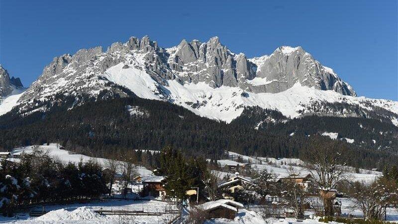 Die beiden Alpinisten konnten erst am nächsten Tag gerettet werden. (Symbolbild) Die beiden Alpinisten konnten erst am nächsten Tag gerettet werden. (Symbolbild)