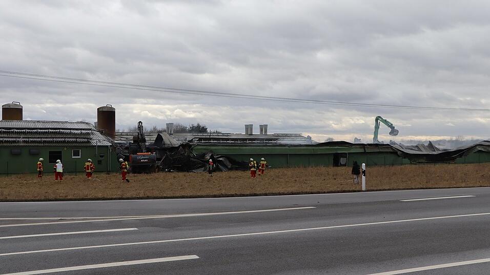 Das Feuer im H&uuml;hnerstall in Pfatter im Landkreis Regensburg brach am Mittwochvormittag aus.