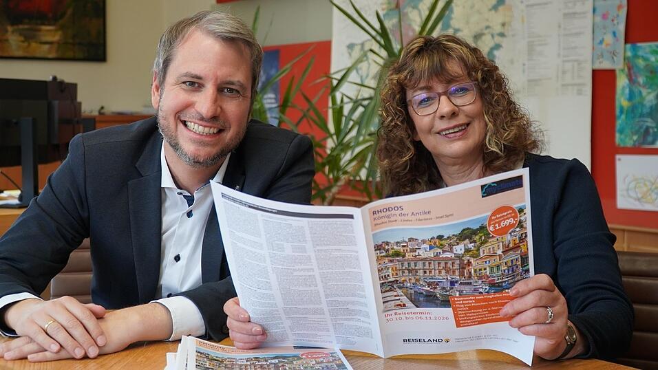 Wer will mit Bürgermeister Matthias Kohlmayer verreisen? Bis zu 40 Reiselustige können sich im Reisebüro von Christine Obermeier anmelden. Wer will mit Bürgermeister Matthias Kohlmayer verreisen? Bis zu 40 Reiselustige können sich im Reisebüro von Christine Obermeier anmelden.