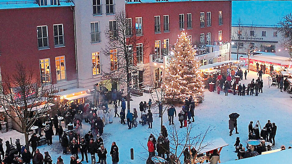 Auf dem Kapellenplatz der Stadt Rottenburg findet wieder der Christkindlmarkt statt.