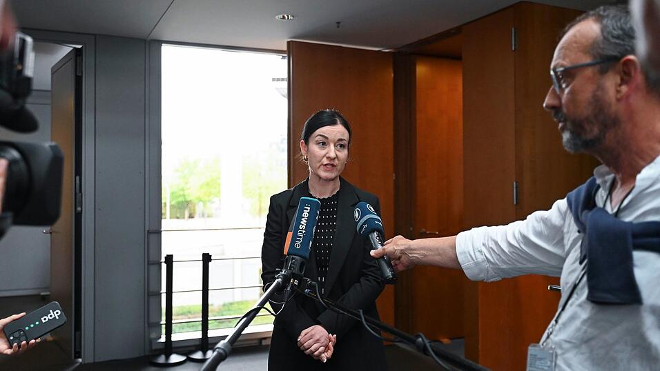 „Wir wollen denen in CDU, CSU und SPD, die die Aufklärung für notwendig halten, die Möglichkeit geben, das Richtige zu tun“, erklärt die Grünen-Abgeordnete Paula Piechotta.