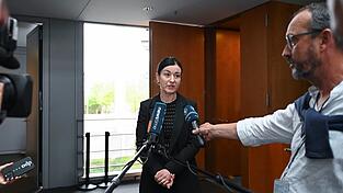„Wir wollen denen in CDU, CSU und SPD, die die Aufklärung für notwendig halten, die Möglichkeit geben, das Richtige zu tun“, erklärt die Grünen-Abgeordnete Paula Piechotta.