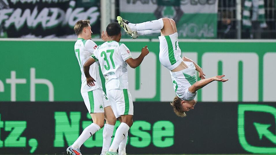 Dehm feierte seinen Lucky Punch mit einem Salto. Dehm feierte seinen Lucky Punch mit einem Salto.