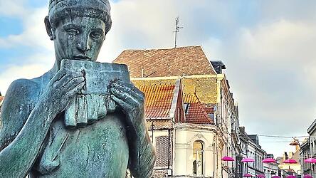 Eine Stadt voller Skulpturen: Spaziergang durch die nordfranzösische Stadt Valenciennes Eine Stadt voller Skulpturen: Spaziergang durch die nordfranzösische Stadt Valenciennes