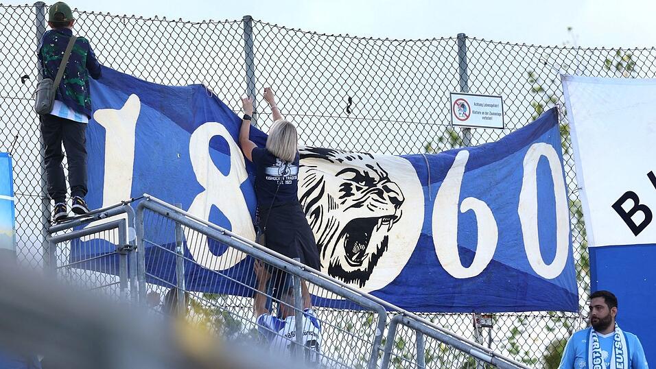 Die Fans bleiben dem TSV 1860 M&uuml;nchen treu. (Archivbild)