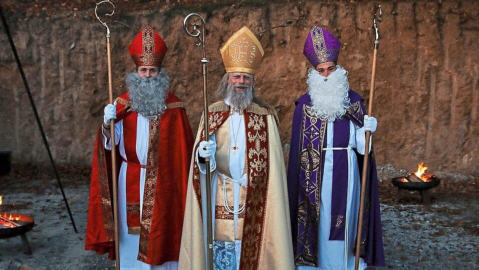 Die Nikolause stehen bereit f&uuml;r die Adventszeit. Chamland Kramperl ist ein Verein, der sich erst k&uuml;rzlich gegr&uuml;ndet hat und alte Traditionen bewahren will.