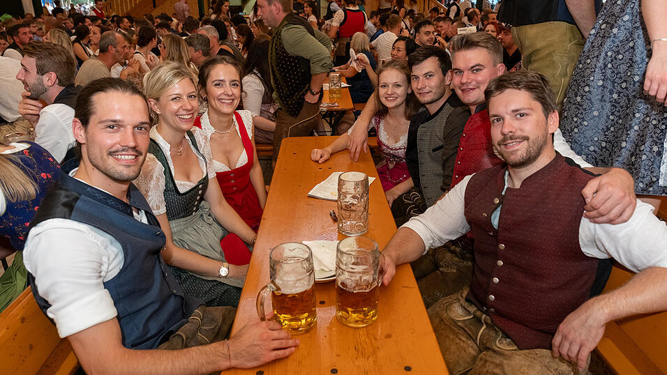 Die Partybilder vom Montag, 14. August 2023, aus dem Festzelt Nothaft. Die Partybilder vom Montag, 14. August 2023, aus dem Festzelt Nothaft.