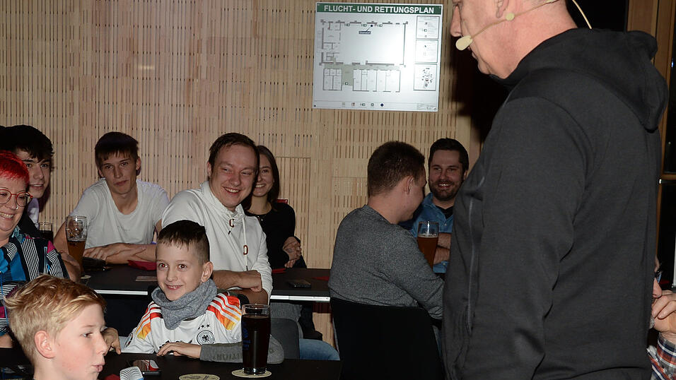 Baslers rat an den zehnjährigen Nik: 'Lass dir Zeit mit einer Freundin - die macht nur Ärger.' Baslers rat an den zehnjährigen Nik: 'Lass dir Zeit mit einer Freundin - die macht nur Ärger.'