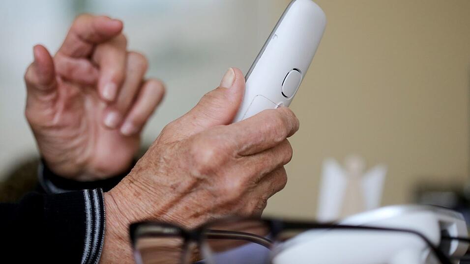 Die Bank der Seniorin verhindert einen weiteren Betrug. (Symbolbild)