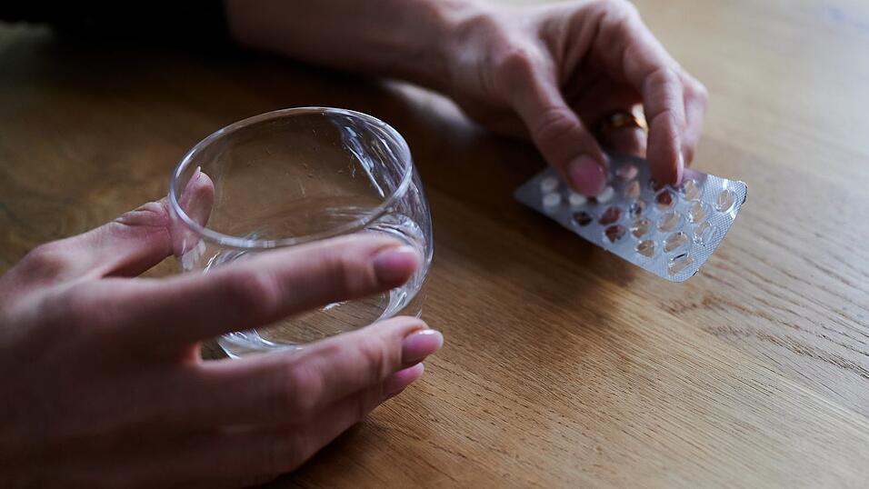 2021 bekamen 30,3 Prozent der Patienten über 18 Jahren und ohne Tumordiagnose ein Schmerzmittel ambulant verordnet. 2021 bekamen 30,3 Prozent der Patienten über 18 Jahren und ohne Tumordiagnose ein Schmerzmittel ambulant verordnet.
