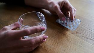 2021 bekamen 30,3 Prozent der Patienten über 18 Jahren und ohne Tumordiagnose ein Schmerzmittel ambulant verordnet.