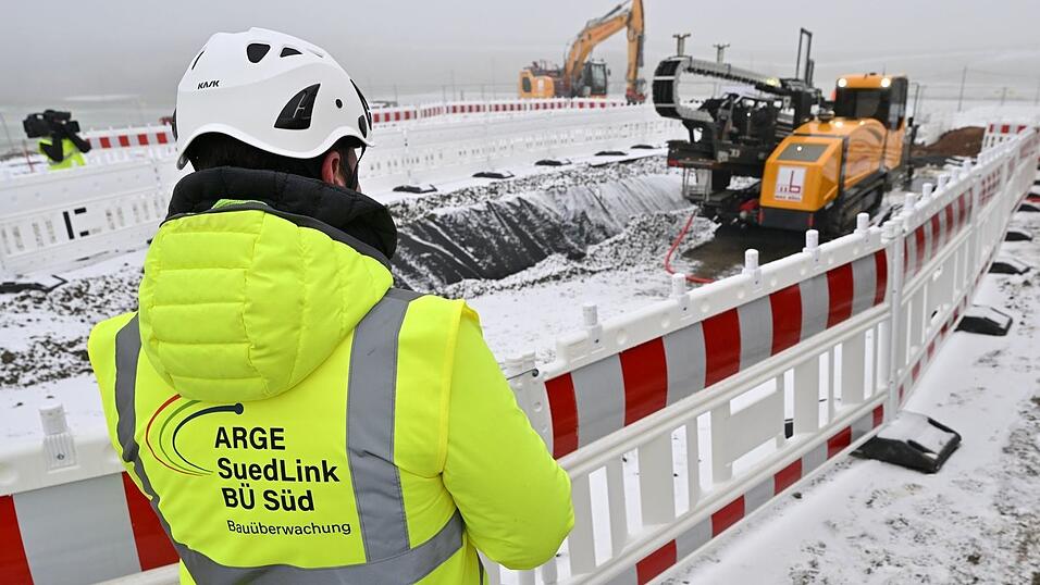 Auf einer rund 75 Kilometer langen Strecke von Gerstungen in Thüringen bis Mellrichstadt in Bayern werden für das Suedlink-Projekt Gleichstromkabel verlegt.