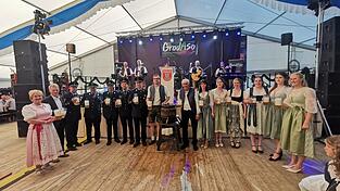 Ein Prosit auf ein großes Jubiläum! Ein Prosit auf ein großes Jubiläum!
