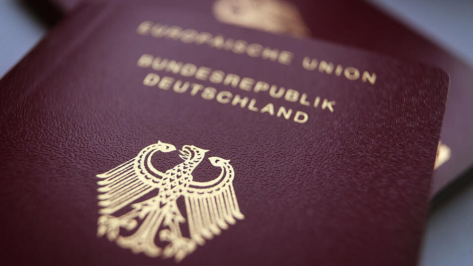 Ab November kann der Erhalt der PIN für die Online-Funktion von Reisepass oder Personalausweis ohne Termin beim Amt bestätigt werden.