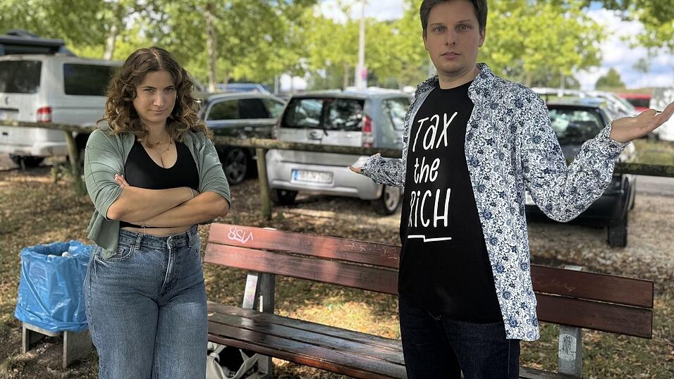 Am Unteren Wöhrd soll bald ein neues Parkhaus entstehen. Sebastian Mederer und Miriam Zimmermann fragen sich: „Was soll das im Jahr 2025?“ Beide waren früher bei der Letzten Generation aktiv. Nun wollen sie bei der Kommunalwahl im kommenden Jahr für die Linke in den Stadtrat. Am Unteren Wöhrd soll bald ein neues Parkhaus entstehen. Sebastian Mederer und Miriam Zimmermann fragen sich: „Was soll das im Jahr 2025?“ Beide waren früher bei der Letzten Generation aktiv. Nun wollen sie bei der Kommunalwahl im kommenden Jahr für die Linke in den Stadtrat.