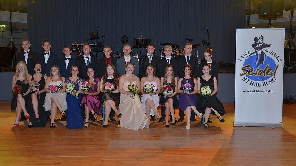 Die Bilder vom Abschlussball der Tanzschule Seidel in der Fraunhofer-Halle am 28. November. Die Bilder vom Abschlussball der Tanzschule Seidel in der Fraunhofer-Halle am 28. November.