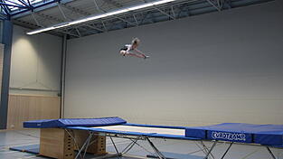 Seit fünf Jahren springt Ruth Ostermeier Trampolin beim FTSV Straubing. (Foto: Eva Rothmeier) Seit fünf Jahren springt Ruth Ostermeier Trampolin beim FTSV Straubing. (Foto: Eva Rothmeier)