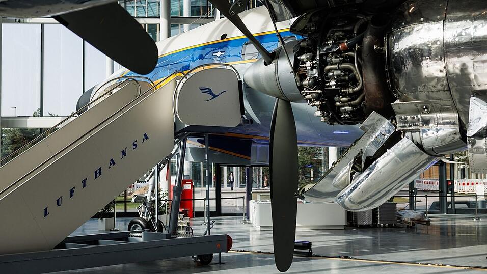 Lufthansa er&ouml;ffnet ein neues Besucher- und Kongress-Zentrum in Frankfurt.