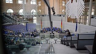 Wenn die Demokratie bröckelt, schadet das meinem Unternehmen - so sehen das laut einer Umfrage 78 Prozent der deutschen Führungskräfte. (Symbolbild) Wenn die Demokratie bröckelt, schadet das meinem Unternehmen - so sehen das laut einer Umfrage 78 Prozent der deutschen Führungskräfte. (Symbolbild)