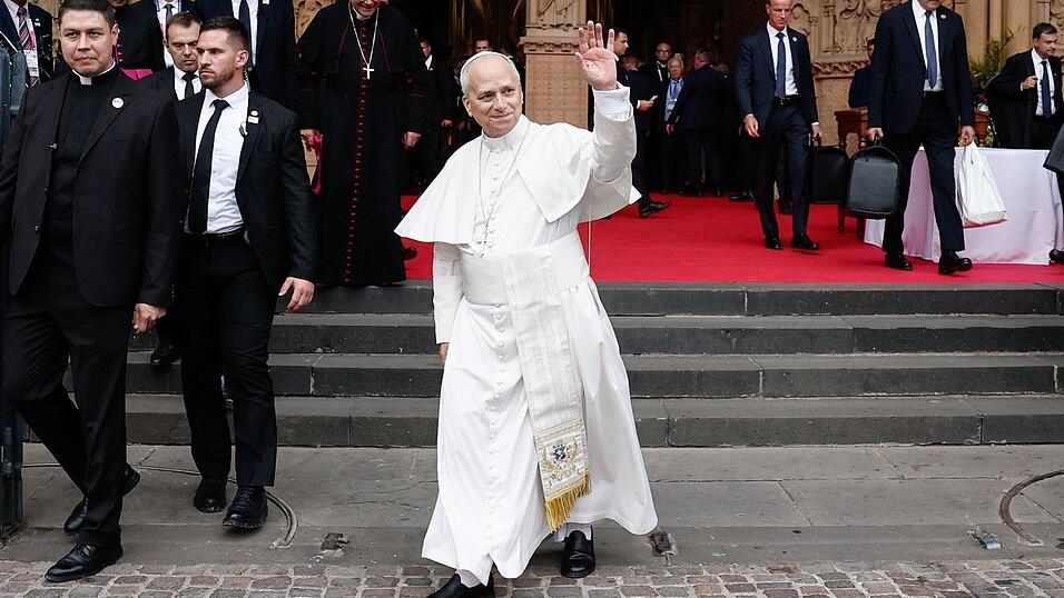 Papst Leo XIV. ist nach vier Tagen in Frankreich zurück in Rom. Papst Leo XIV. ist nach vier Tagen in Frankreich zurück in Rom.
