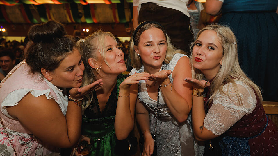 Die Partybilder vom Dienstag, 13. August 2024, aus dem Festzelt Weckmann. Die Partybilder vom Dienstag, 13. August 2024, aus dem Festzelt Weckmann.