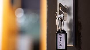 Auf der Suche nach einer neuen Wohnung bewarb sich eine Frau im Internet auf ein Inserat. (Symbolbild) Auf der Suche nach einer neuen Wohnung bewarb sich eine Frau im Internet auf ein Inserat. (Symbolbild)