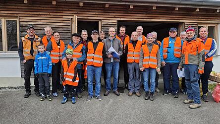 Die Helfer der Altkleidersammlung mit Sammlungsleiter Matthias Wagner (Mitte)