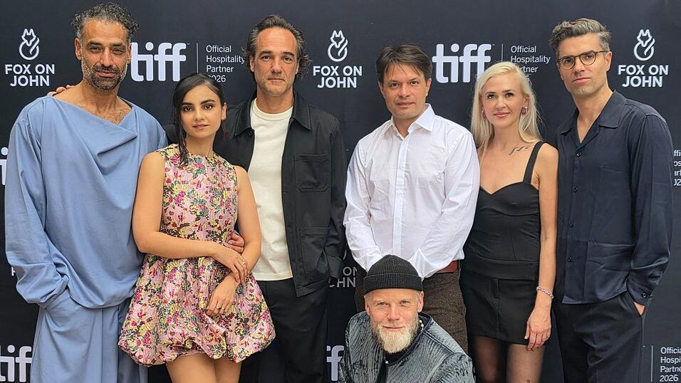 Die sechsteilige Produktion ist beim Toronto International Film Festival zu sehen gewesen - eine Weltpremiere. Die sechsteilige Produktion ist beim Toronto International Film Festival zu sehen gewesen - eine Weltpremiere.