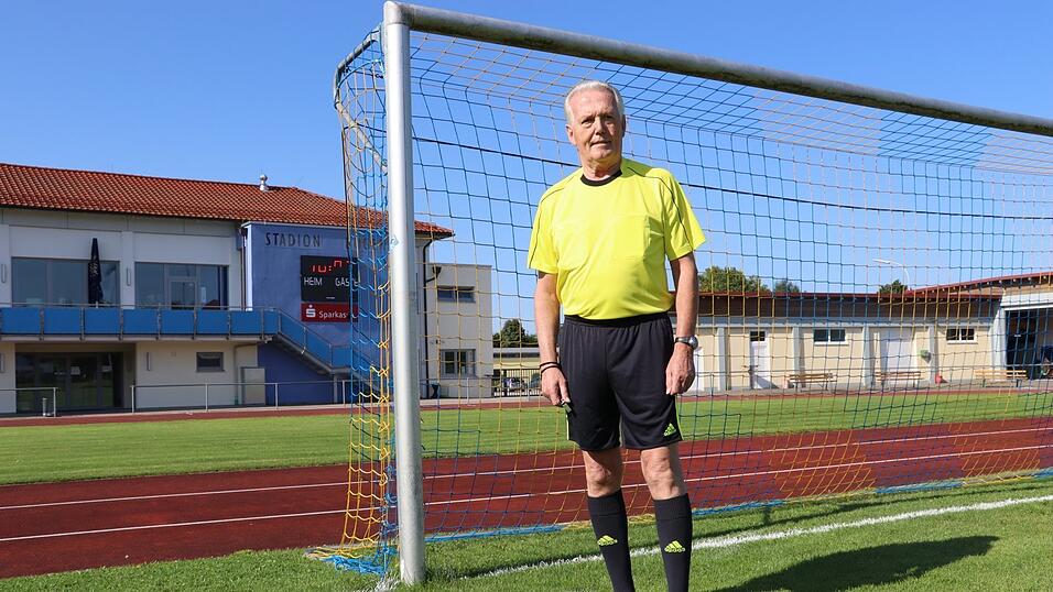 Als Schiedsrichter hat Alfred Bugl nicht nur mit Spaß auf dem Platz gestanden, sondern auch wertvolle Erfahrungen für seinen Beruf und sein Privatleben gesammelt. Als Schiedsrichter hat Alfred Bugl nicht nur mit Spaß auf dem Platz gestanden, sondern auch wertvolle Erfahrungen für seinen Beruf und sein Privatleben gesammelt.