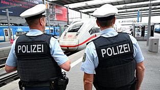 Die Bundespolizei ermittelt unter anderem wegen Körperverletzung. (Symbolbild)