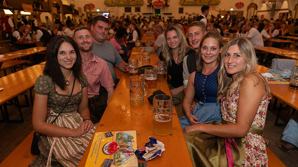 Die Partybilder vom Freitag, 18. August 2023, aus dem Festzelt Greindl. Die Partybilder vom Freitag, 18. August 2023, aus dem Festzelt Greindl.